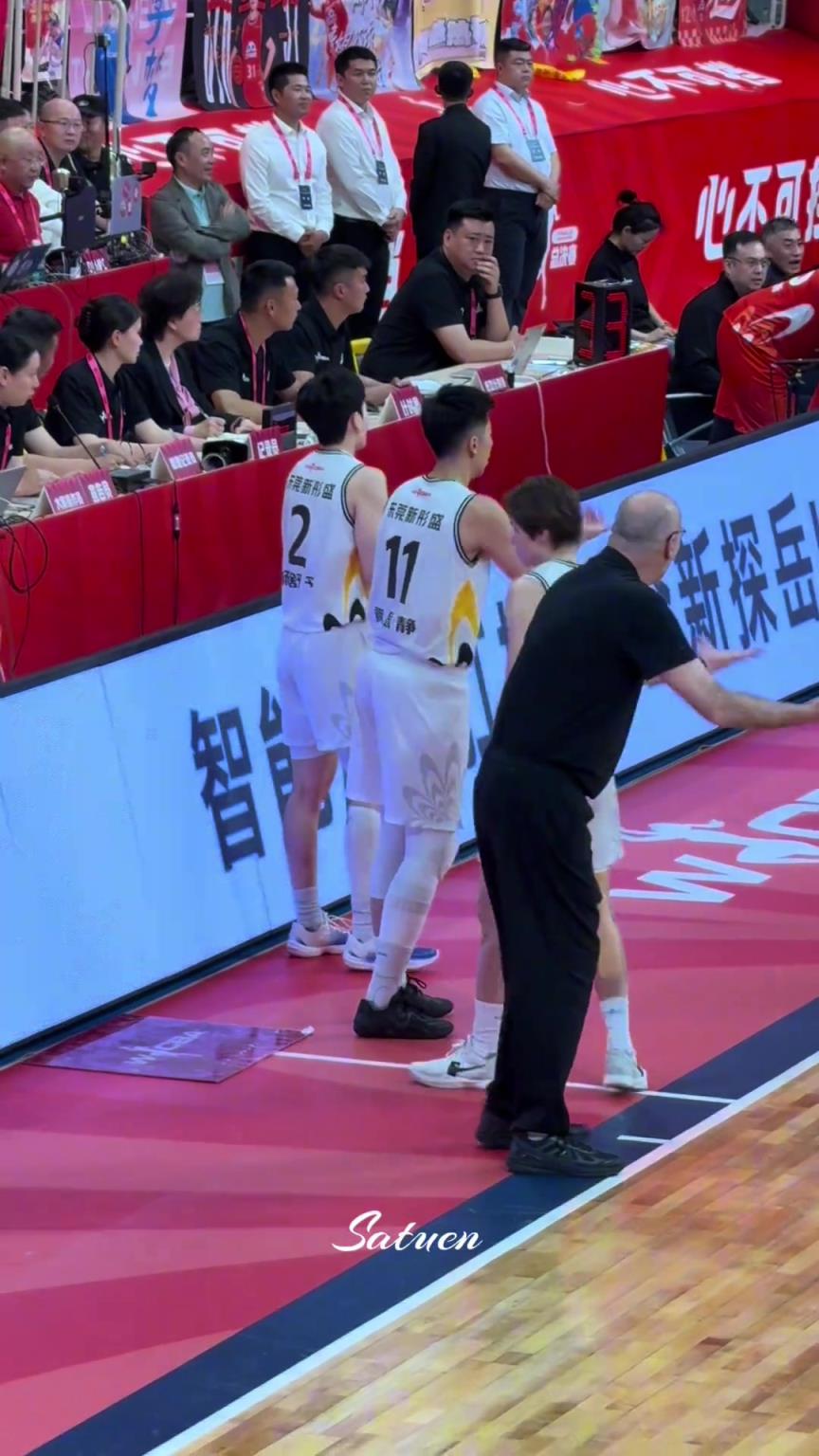 無奈的一家三口！絕望的教練，氣瘋了的皮總！